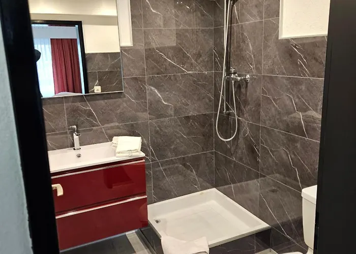 Haus Apollo 萨斯阿尔马格尔